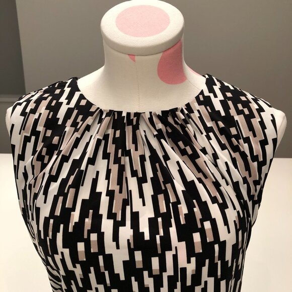 Calvin Klein Sleeveless Scoop Neck Top in Geometric Pattern Blk/Tan/White Sz S - Picture 3 of 13